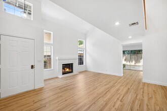 1733 Magnolia Cir in Pleasanton, CA - Building Photo - Building Photo