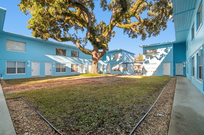 Courtyard Apartments
