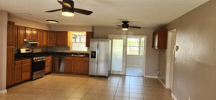 3060 Avon Ln in Titusville, FL - Building Photo - Building Photo