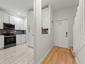 9032 NW 54th St in Sunrise, FL - Building Photo - Building Photo