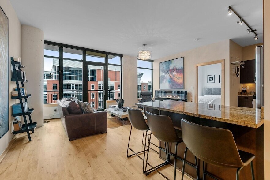 215 10th Ave S, Unit 7-7D in Minneapolis, MN - Building Photo