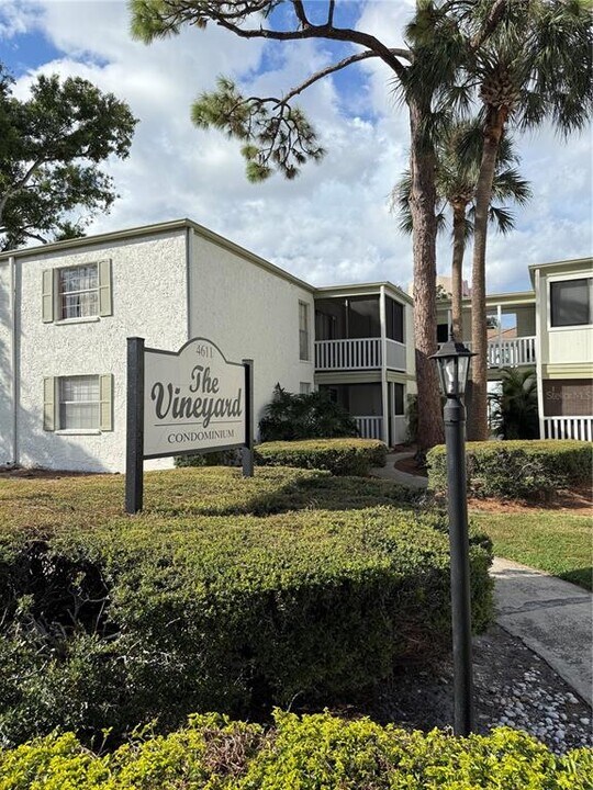 4611 W North B St in Tampa, FL - Building Photo