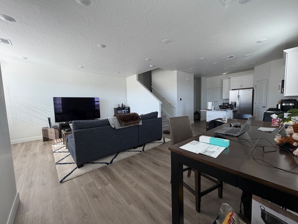 487 W Carnation Ct in Saint George, UT - Building Photo