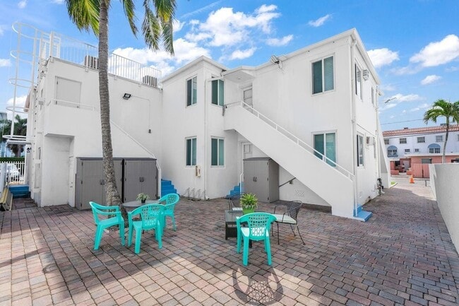 343 Van Buren St, Unit 5 in Hollywood, FL - Building Photo - Building Photo
