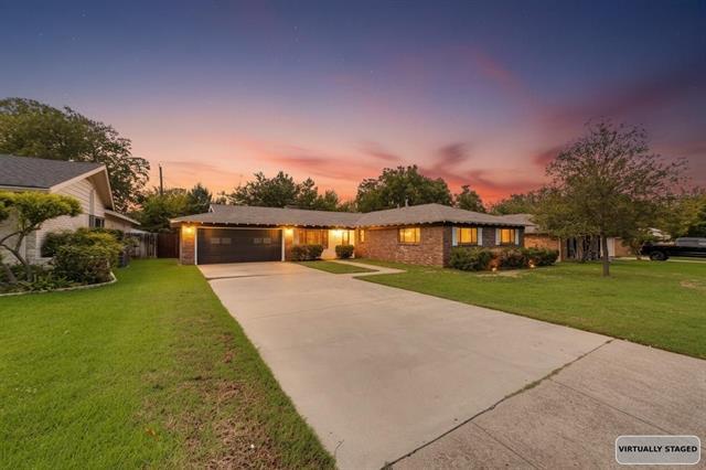 2325 Shady Grove Dr in Bedford, TX - Building Photo - Building Photo