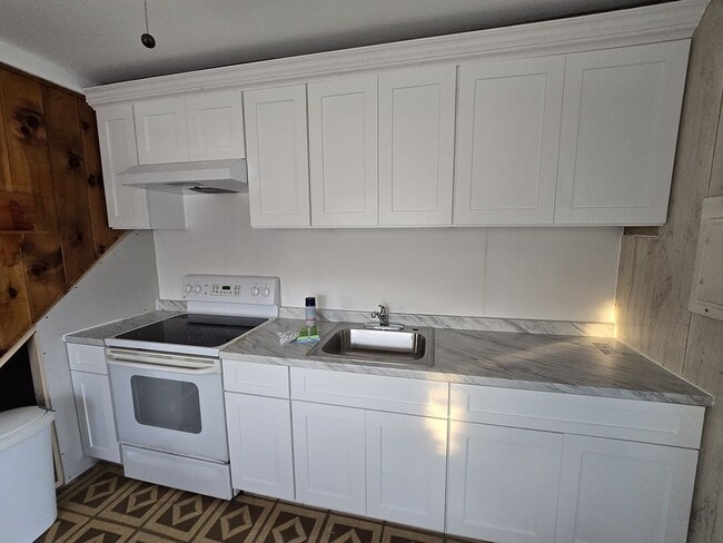 422 Loring Rd in Levittown, NY - Building Photo - Building Photo