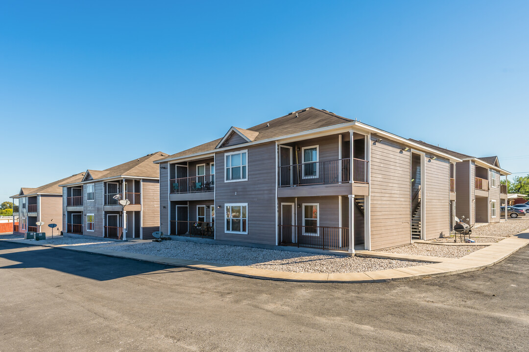 The Junction in Kenedy, TX - Building Photo