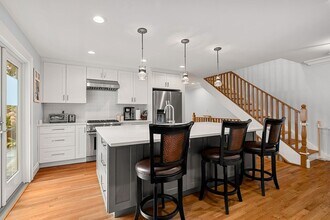 3 Carlton St in Brookline, MA - Foto de edificio - Building Photo