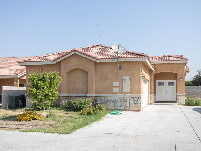 9272 Olive St in Fontana, CA - Building Photo - Building Photo