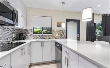 320 NE 15th Ave in Fort Lauderdale, FL - Building Photo - Building Photo