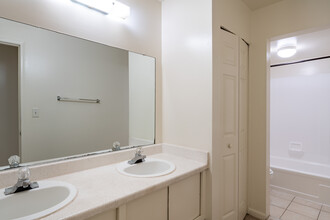 404 Forest in Ypsilanti, MI - Building Photo - Interior Photo