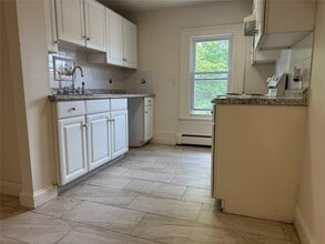 1035 Main St in Fishkill, NY - Building Photo - Building Photo