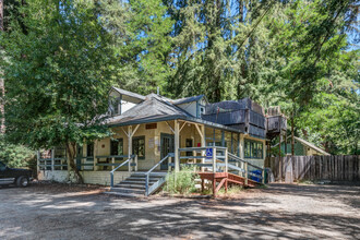 Tyrolean Inn Cottages in Ben Lomond, CA - Foto de edificio - Building Photo