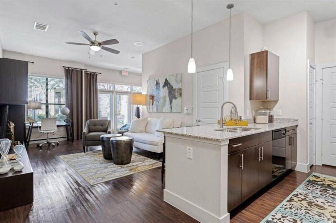 6401 Escena Blvd in Irving, TX - Building Photo