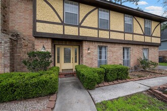 16318 Southampton Dr in Spring, TX - Building Photo - Building Photo