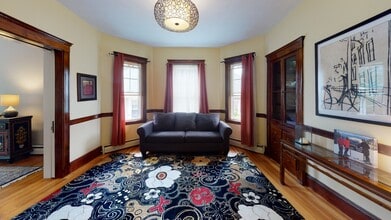 20 Oakland St, Unit #1 in Newton, MA - Foto de edificio - Building Photo
