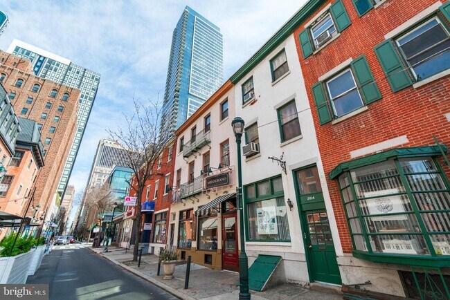 2014 Sansom St in Philadelphia, PA - Building Photo - Building Photo