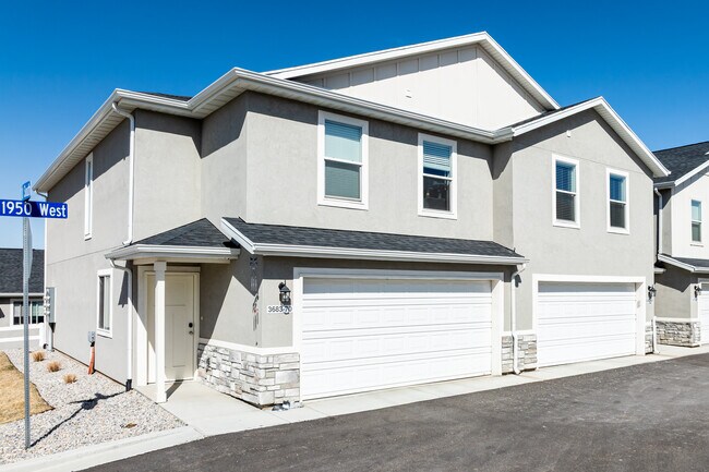 Abington Heights Townhomes in Roy, UT - Building Photo - Building Photo