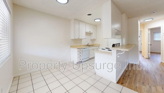 2072 Victor Ave in Redding, CA - Building Photo - Building Photo