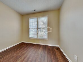 537 Hanska Way in Raleigh, NC - Foto de edificio - Building Photo