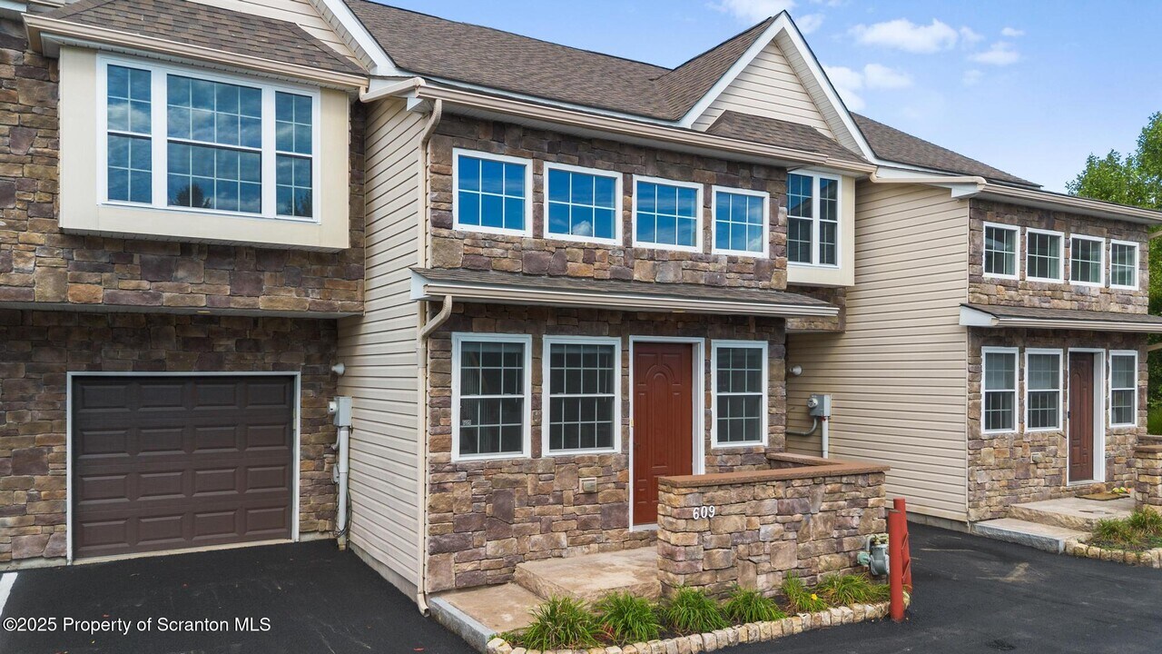 609 Edith St in Old Forge, PA - Building Photo