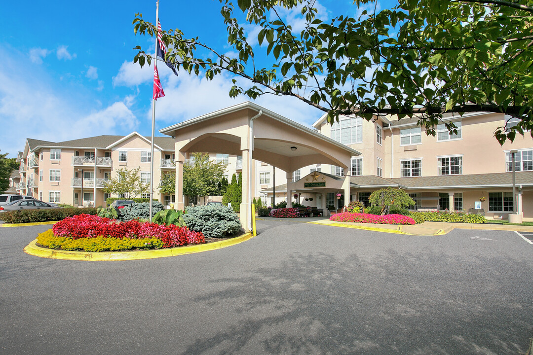 Oxmoor Lodge Independent Senior Living in Louisville, KY - Building Photo