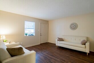 3171 Pleasant Valley Rd in Mobile, AL - Building Photo - Building Photo