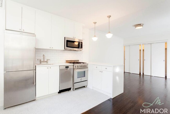116 Thompson St in New York, NY - Building Photo - Building Photo