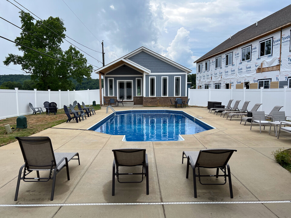 40 Sugar Maple Ln in Ona, WV - Building Photo