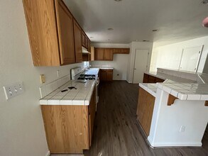 328 Roadrunner Dr in Patterson, CA - Building Photo - Building Photo