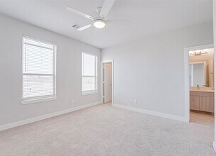 389 N Centro Cir in Shenandoah, TX - Building Photo - Building Photo