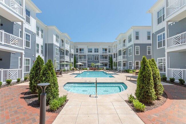 Everleigh Cool Springs 55+ Active Adult Apartment Homes in Franklin, TN - Foto de edificio - Building Photo