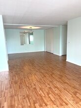 10353 Dearlove Rd in Glenview, IL - Building Photo - Building Photo