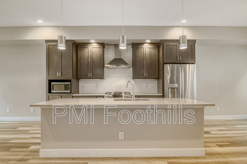 1611 N Harlan St in Lakewood, CO - Building Photo