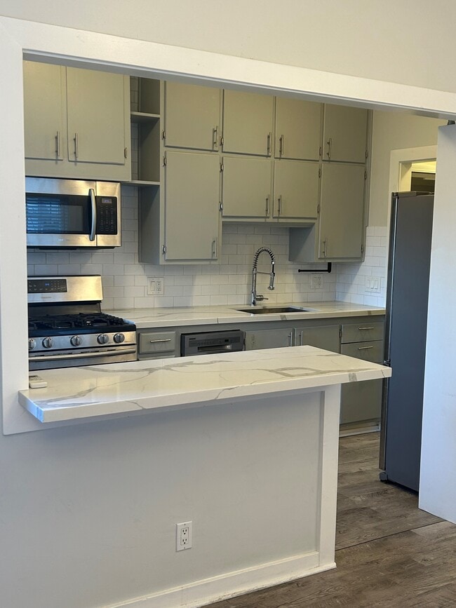 832 Hilldale Ave in West Hollywood, CA - Building Photo - Building Photo