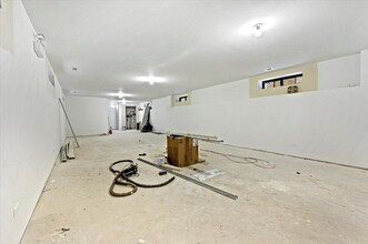 229 W 22nd Pl in Chicago, IL - Building Photo - Interior Photo