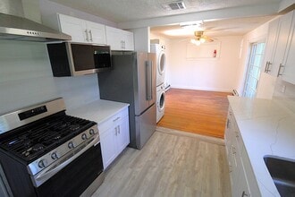 14 Raydol Ave in Secaucus, NJ - Building Photo - Building Photo