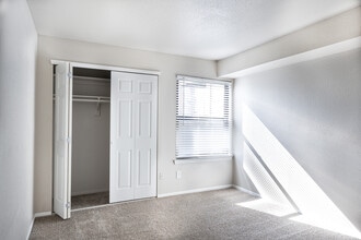 Pembroke Lake Apartments in Virginia Beach, VA - Building Photo - Interior Photo