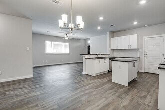 612 Wheatfield Dr in Venus, TX - Building Photo - Building Photo