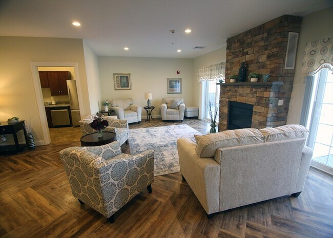 2 Regency Village Way in Merrimac, MA - Building Photo - Building Photo