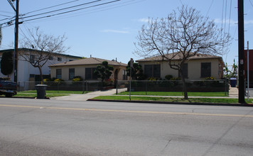 1214-1220 E 18th St in National City, CA - Foto de edificio - Building Photo