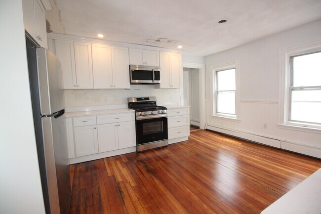 12 Albion Pl, Unit 2 in Boston, MA - Building Photo - Building Photo