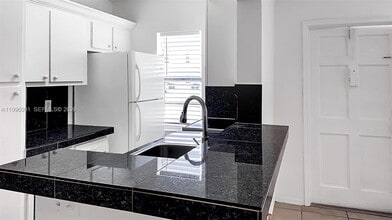 2219 Polk St in Hollywood, FL - Building Photo - Building Photo