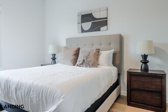 2623 Keene St, Unit 429 in Houston, TX - Building Photo - Building Photo