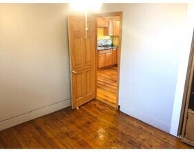 67 Prospect St, Unit 2 in Somerville, MA - Building Photo - Building Photo