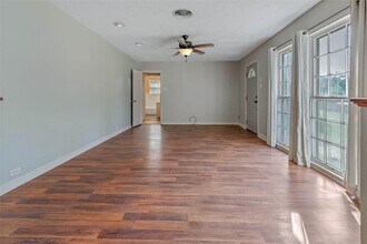1113 Felder in Navasota, TX - Building Photo - Building Photo