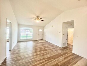 305 Runnymeade Dr in Crestview, FL - Building Photo - Building Photo