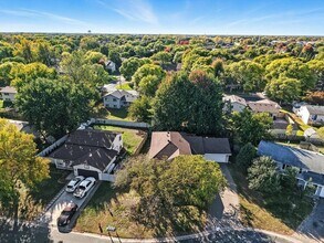 8349 Sheridan Ave N in Minneapolis, MN - Foto de edificio - Building Photo