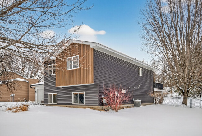 2680 Brittany Ln in Woodbury, MN - Foto de edificio - Building Photo