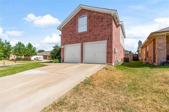 1047 Stream Dr in Grand Prairie, TX - Building Photo - Building Photo